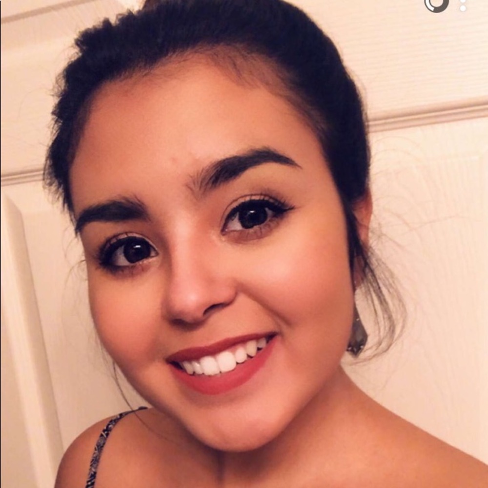 Meet your Posher, Danielle